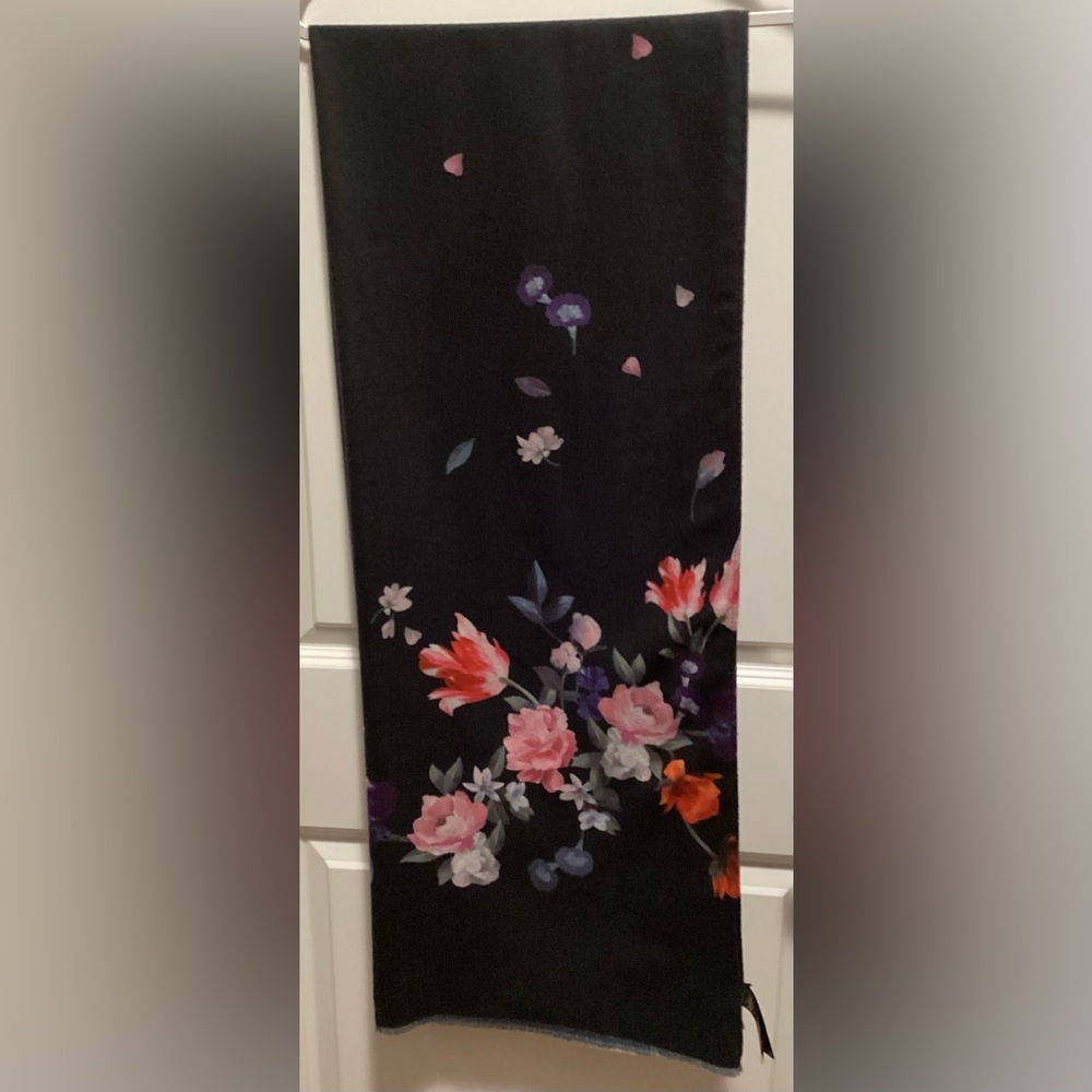 Ted Baker Floral Blanket Scarf Shawl Wrap Black 27 x 70 inches small fringe